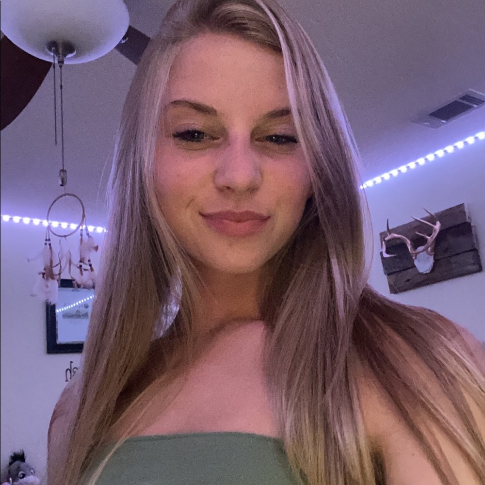 Meet your Posher, Caylee